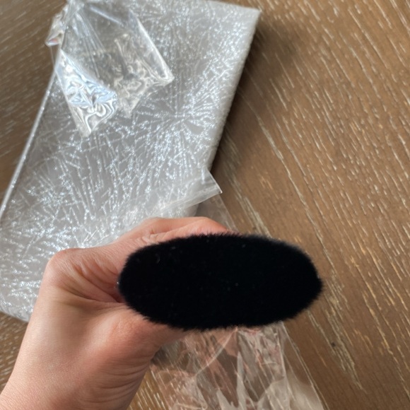 MAC 143SES Travel size face brush & Special Edition travel bag - Picture 8 of 15